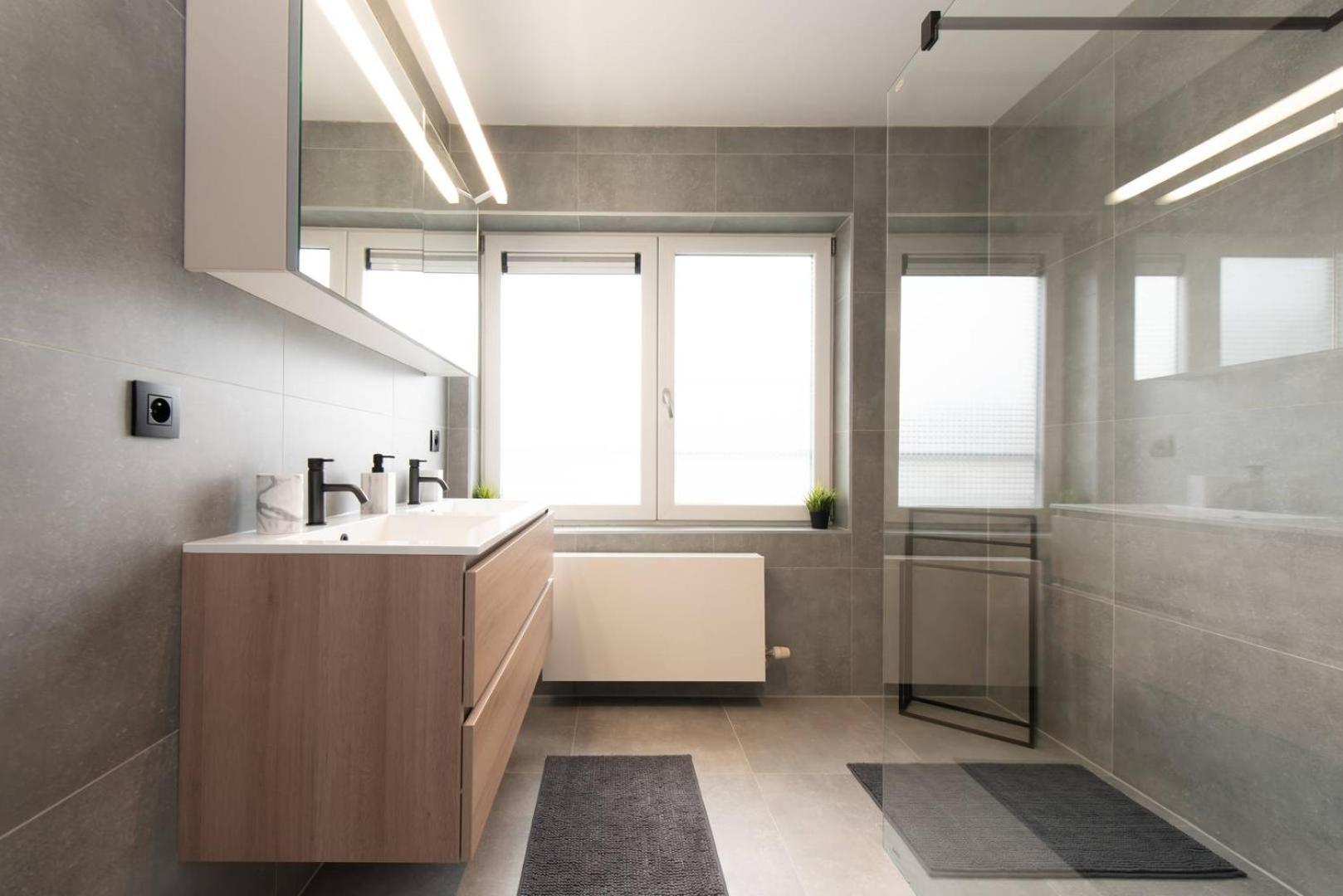 Luxueus, Ruim Appartement Op 350M Van Het Strand Ostende Exterior foto